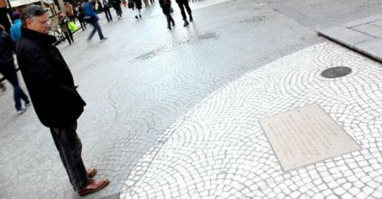 Visit gay memorial during Paris holiday