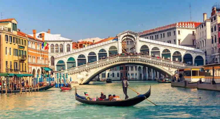 Best place Valentine's Day kiss in Venice