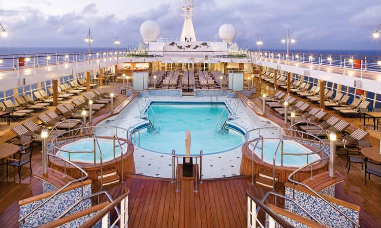 Seven Seas Voyager's Swimming pool