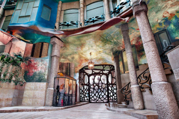 Entry patio of La Pedrera