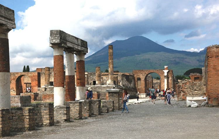 Pompeii ruins tour