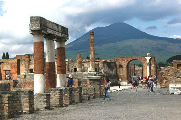Pompeii tours