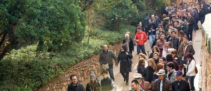 Crowd at Alhambra Palace