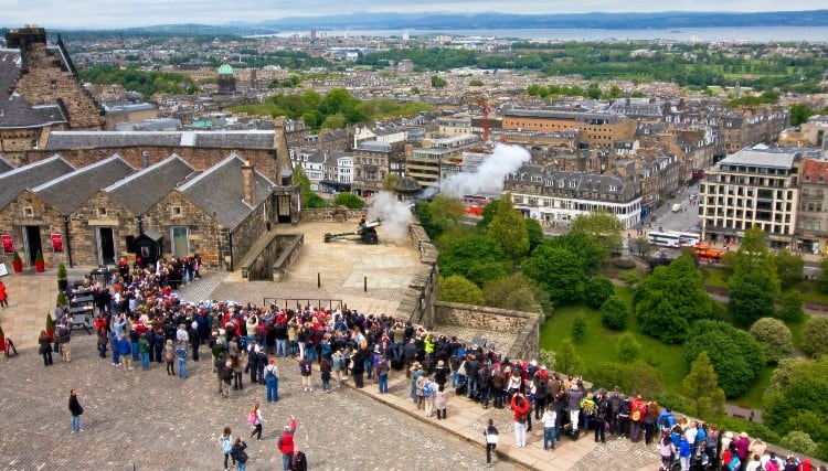 Crowd at One OClock Gun at Edinburgh Castle