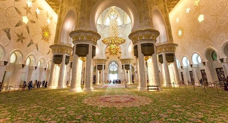 Carpet in Sheikh Zayed Grand Mosque