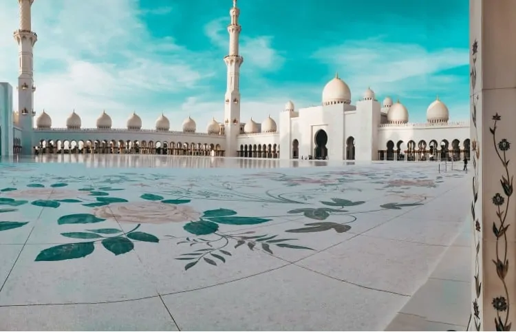 Central Courtyard of Sheikh Zayed Grand Mosque