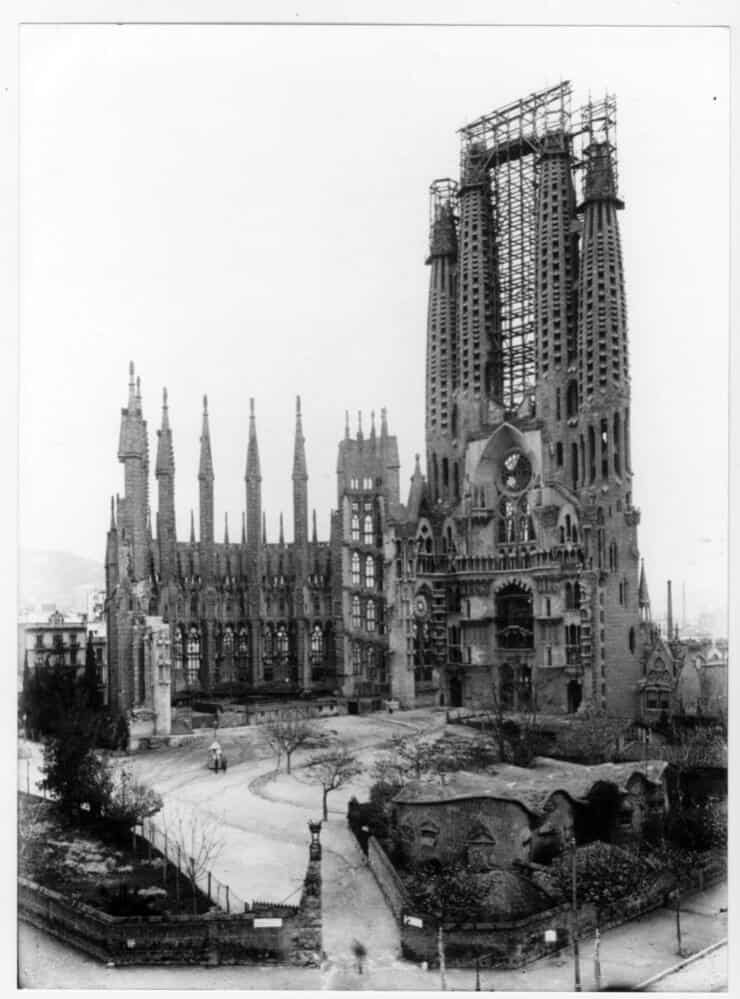 Sagrada Familia's construction in 1925