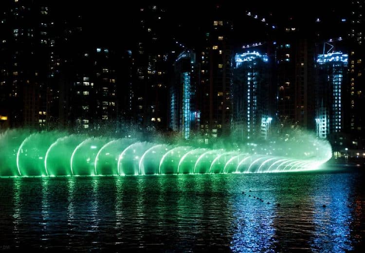 Dubai Fountain show at night