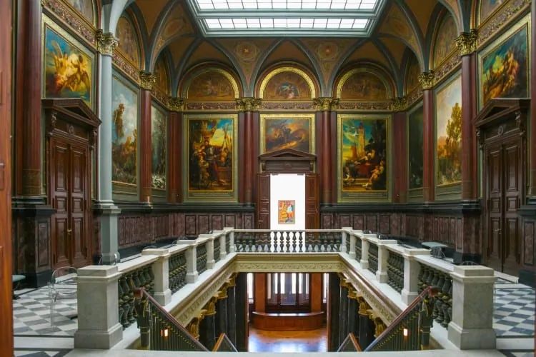 Hamburger Kunsthalle's old and new grand staircase