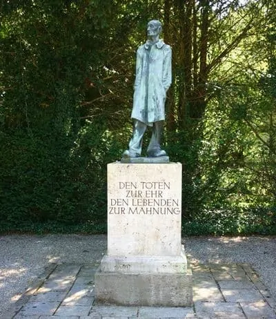 Statue of the unknown prisoner