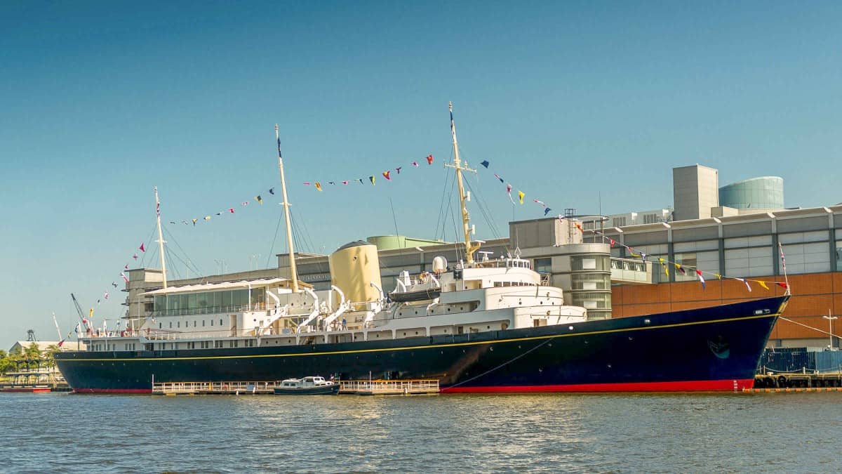 how to get from edinburgh castle to royal yacht britannia