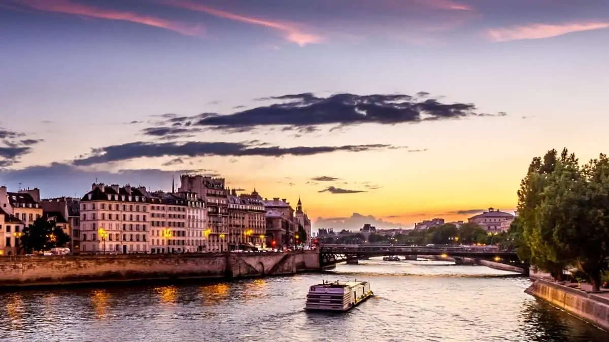 dinner cruise on the seine river