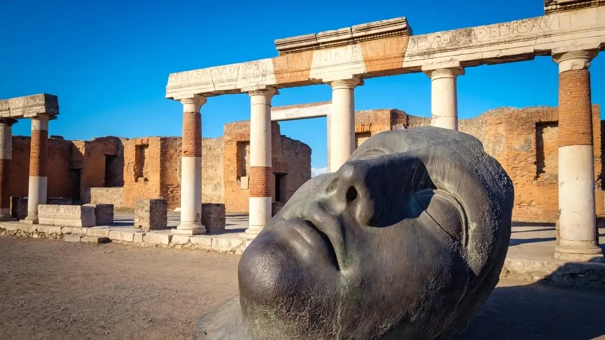 pompeii tourist site