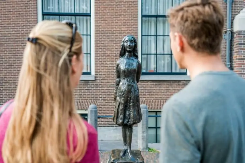 Tourists on Anne Frank house tour