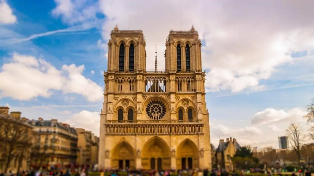 Notre Dame v Parizu