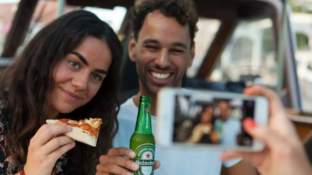 Crucero por los canales de pizza en Ámsterdam