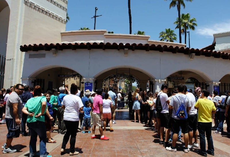 Queue At Universal Studios Hollywood Ticket Counter 