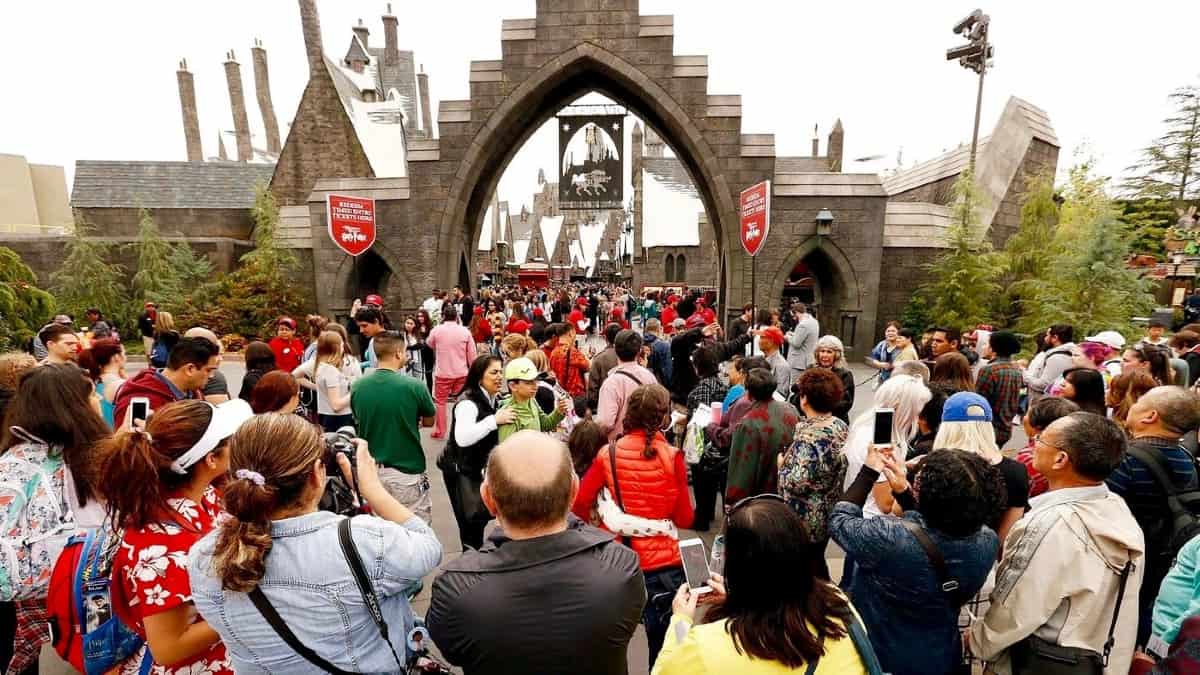 Universal Studios Hollywood Crowd