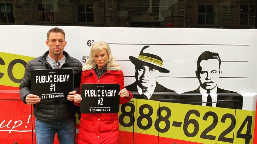 Couple on Crime and Mob Bus Tour in Chicago