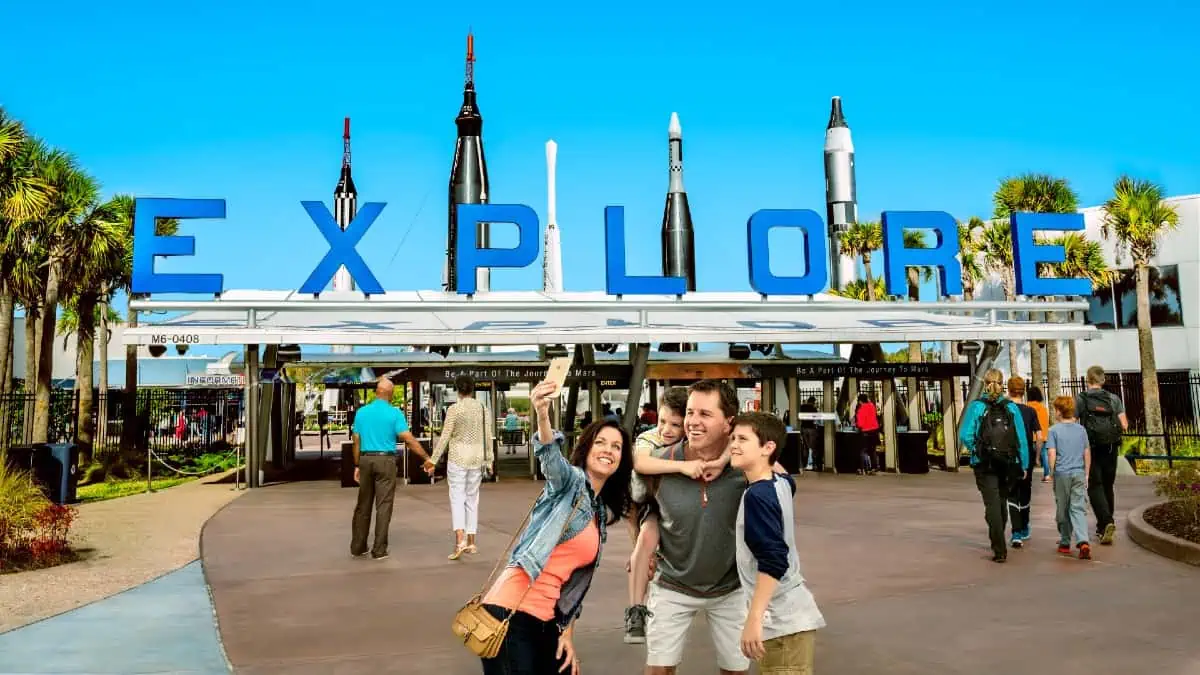 Mga turista sa Kennedy Space Center