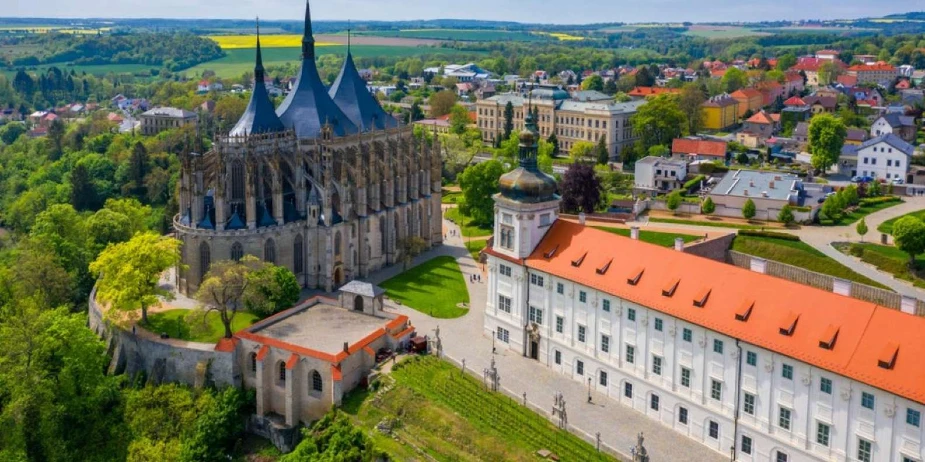 Kutná Hora & Bone Church Excursion with Lunch