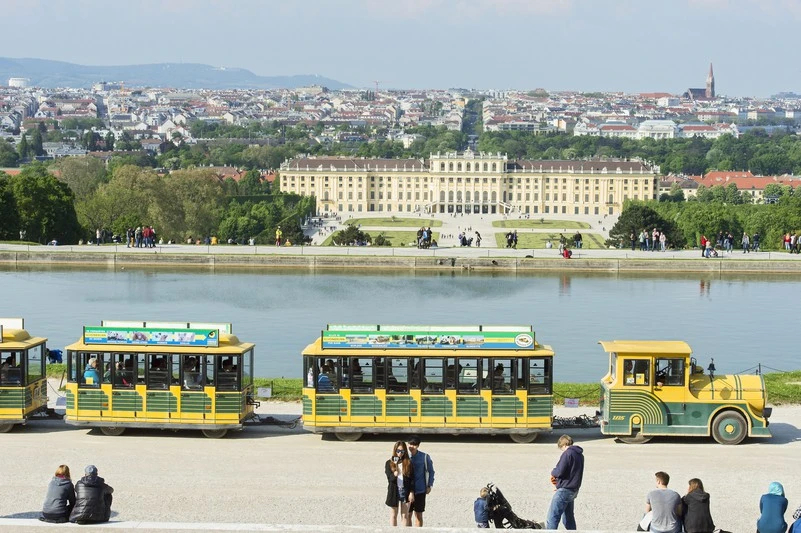 Tiergarten Schönbrunn + Vienna Giant Ferris Wheel