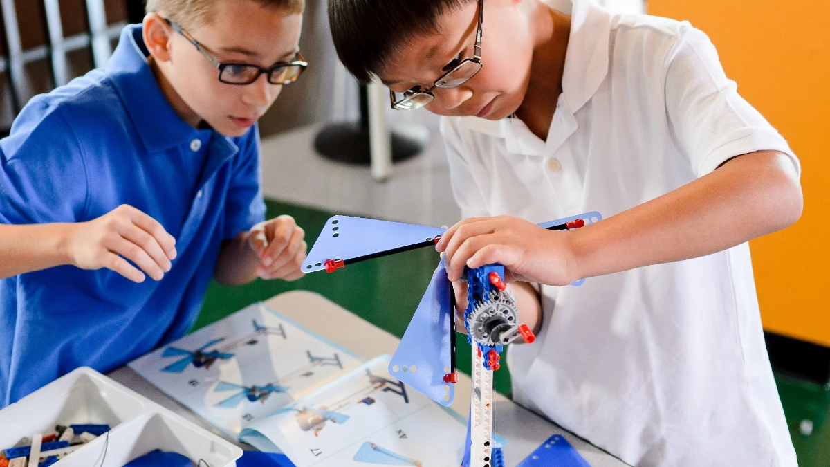 Kids building at Discovery Center Westchester