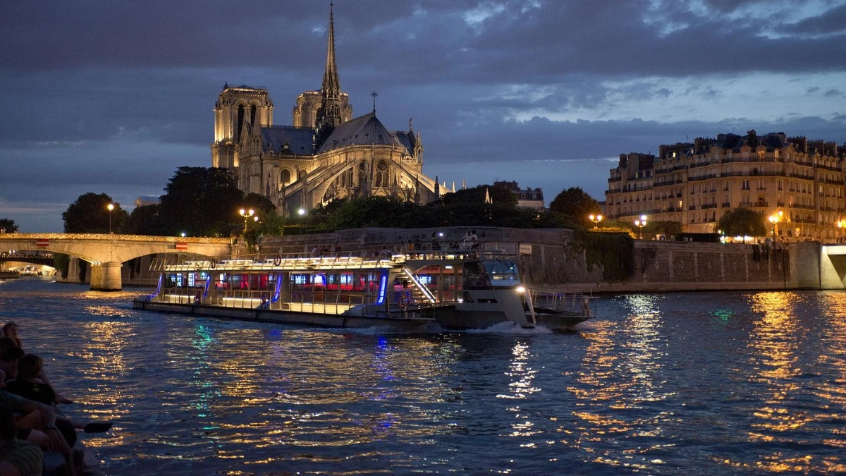 Bateaux Parisiens Seine River Gourmet Dinner