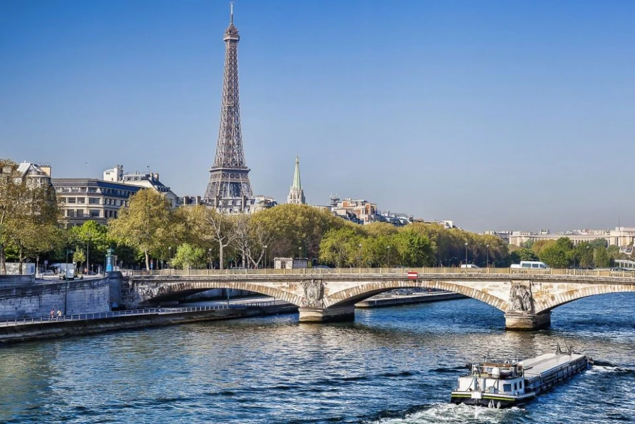 3-Course Lunch Cruise on the River Seine