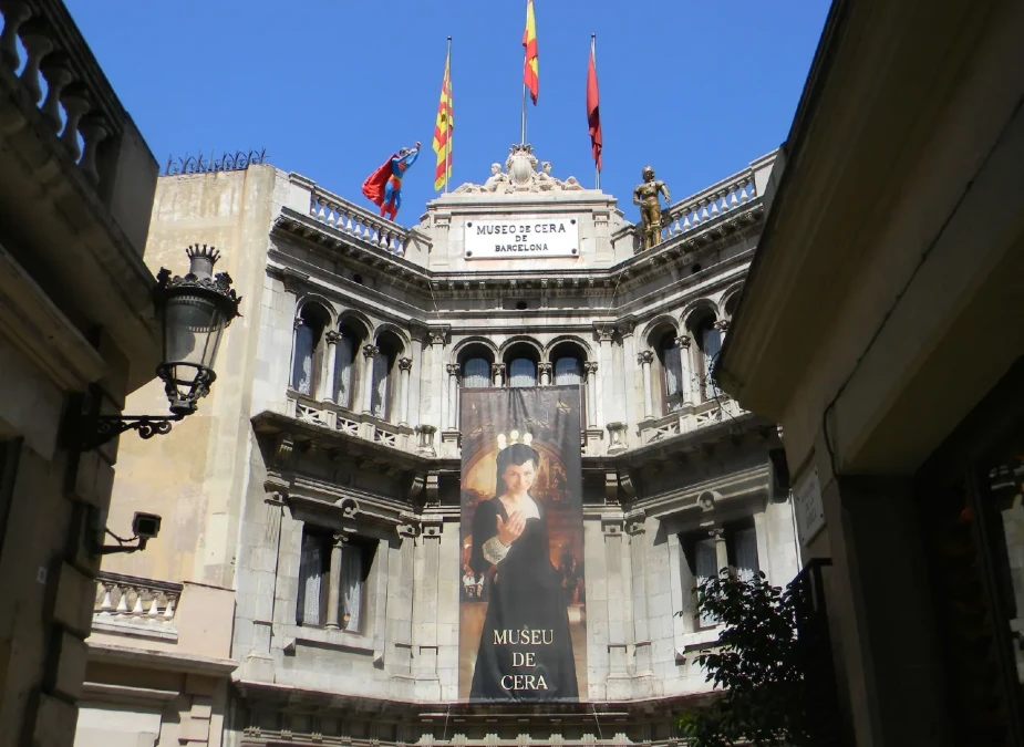 Wax Museum Barcelona + Las Golondrinas Sightseeing Cruise