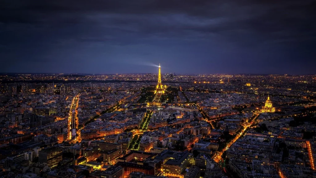 Tourist-attractions-in-Paris