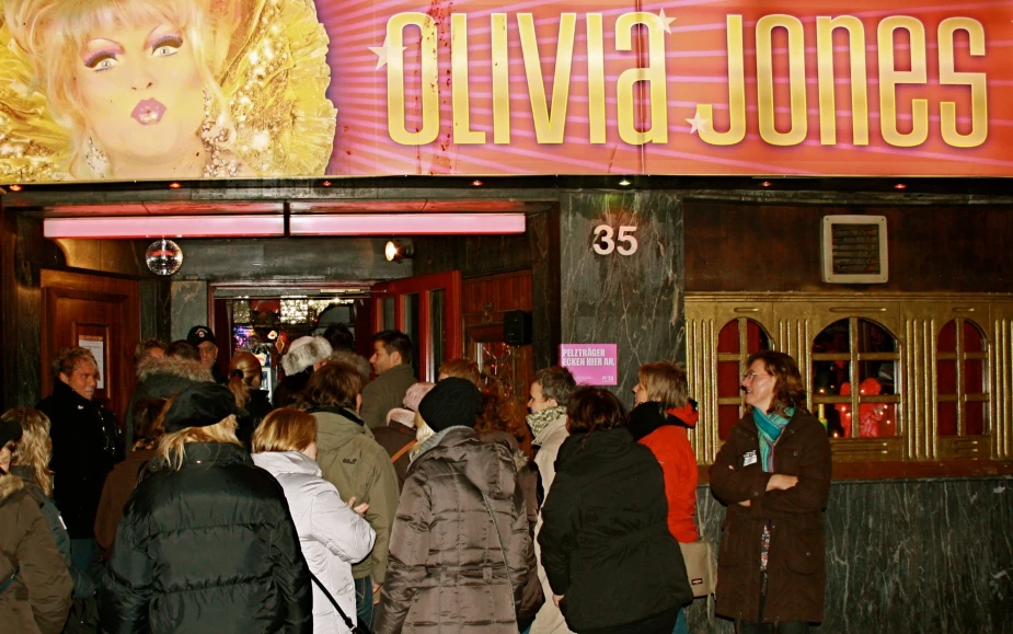 Best time to go on the Olivia Jones Tour