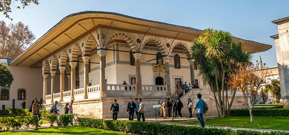 How long does the Topkapi Palace tour take