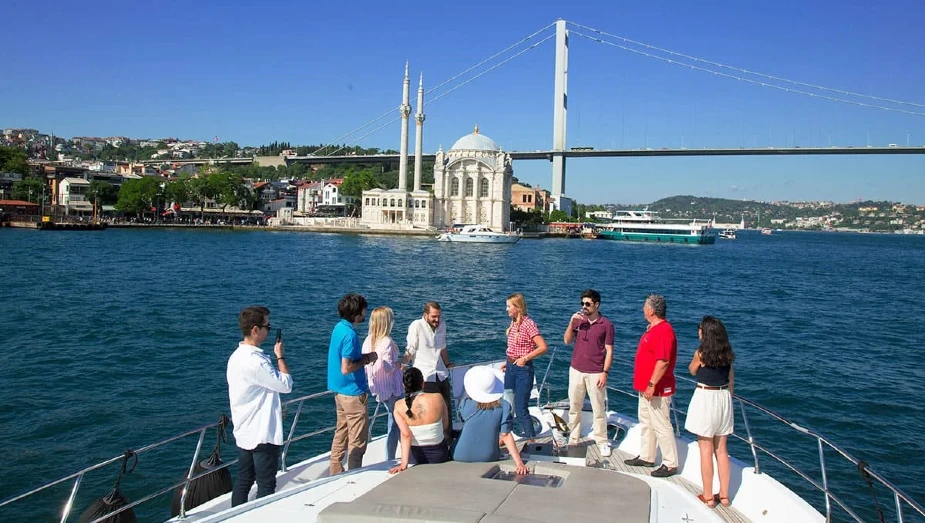 FAQs about Bosphorus Dinner Cruise