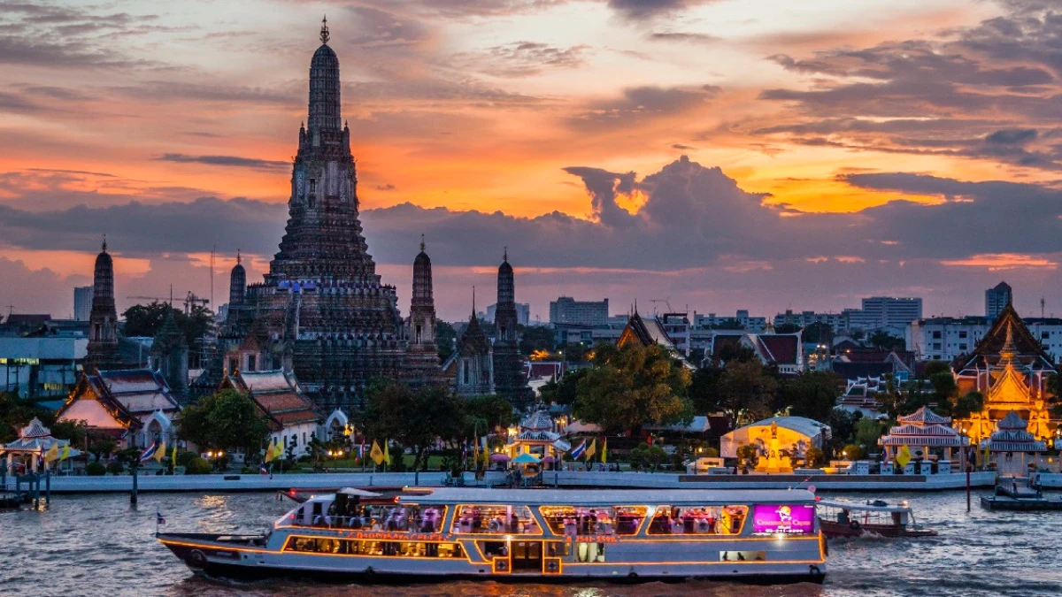 Bangkok River Cruise during sunset