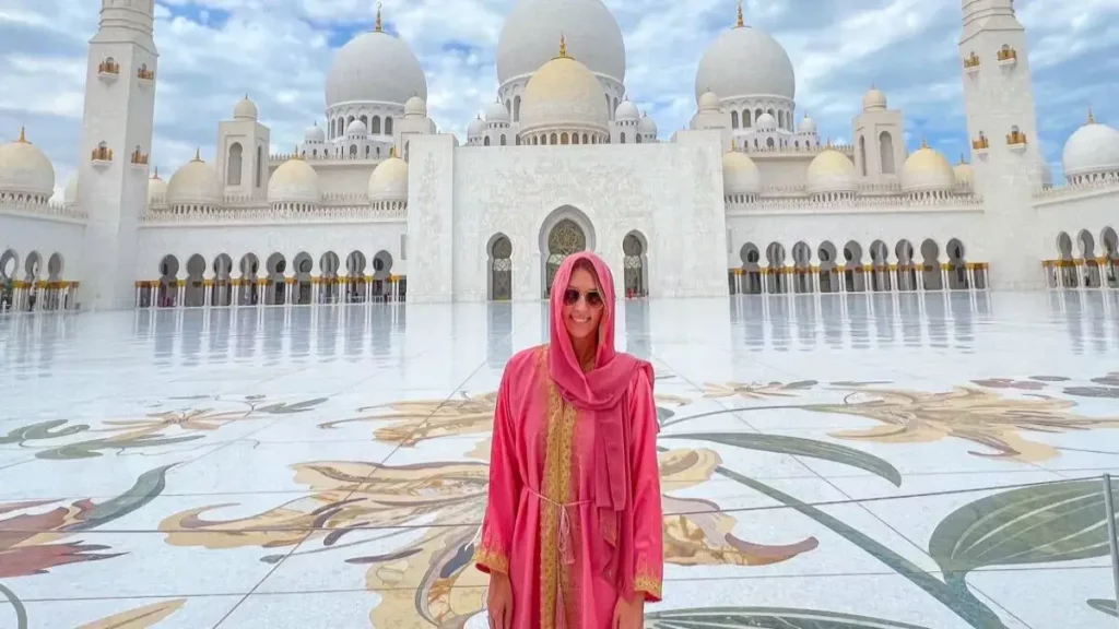 Dress Code and Manners at Sheikh Zayed Grand Mosque Dress Code and Manners at Sheikh Zayed Grand Mosque